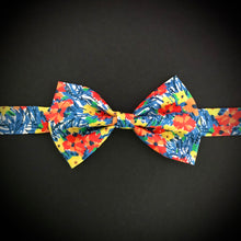 Load image into Gallery viewer, Champion’s Bouquet Kids Bow Tie
