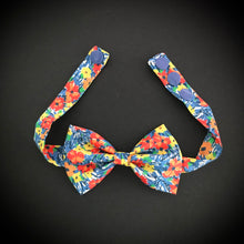Load image into Gallery viewer, Champion’s Bouquet Kids Bow Tie
